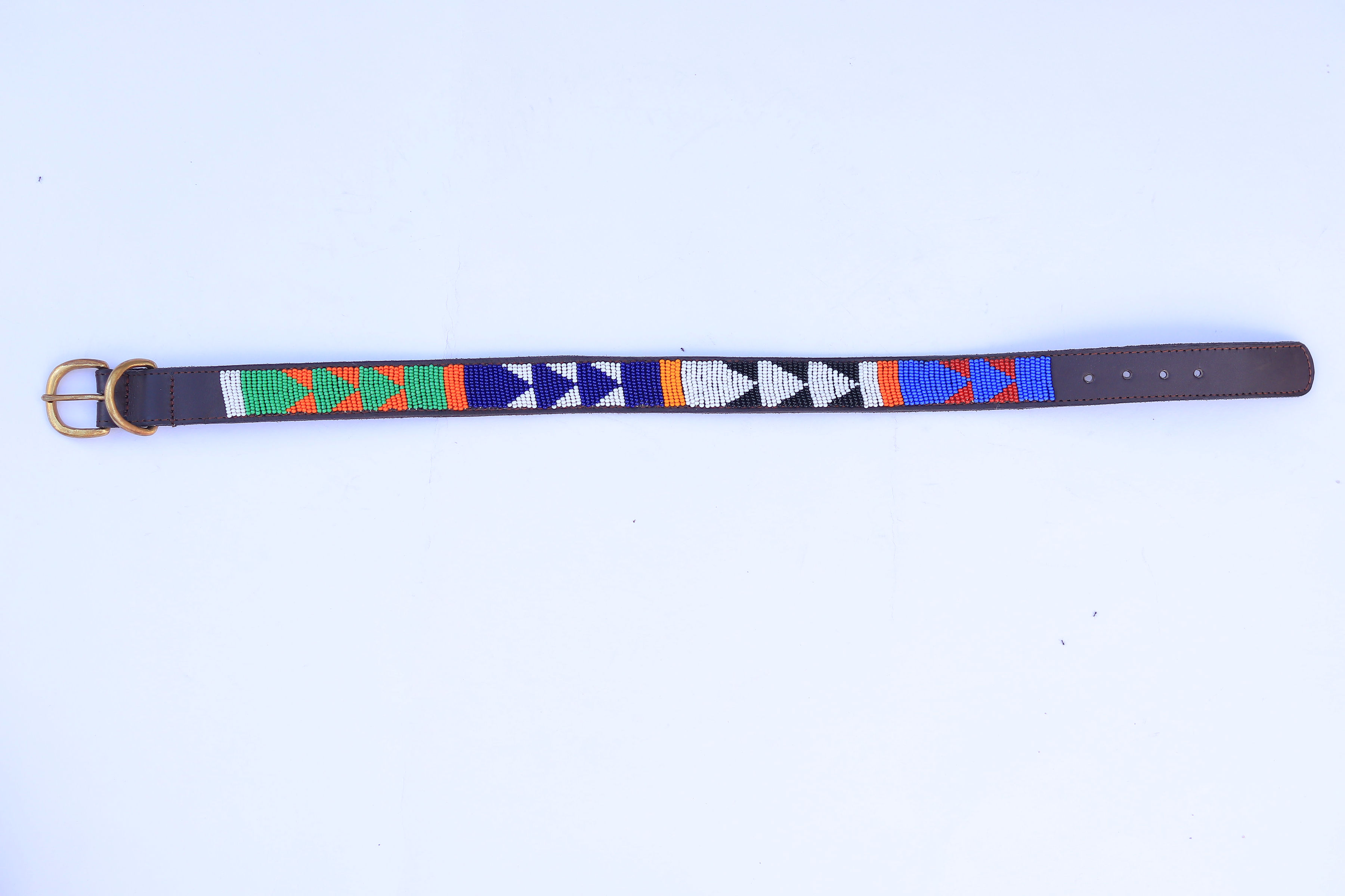 Beaded dog collar with multicoloured triangle pattern